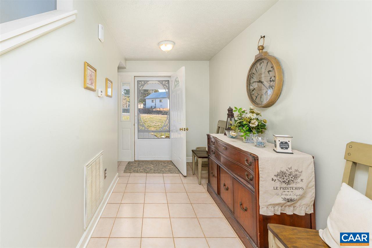 180 Phoenix Road Arrington, VA 22922 - Photo 3 of 35 a hallway with painting on the wall