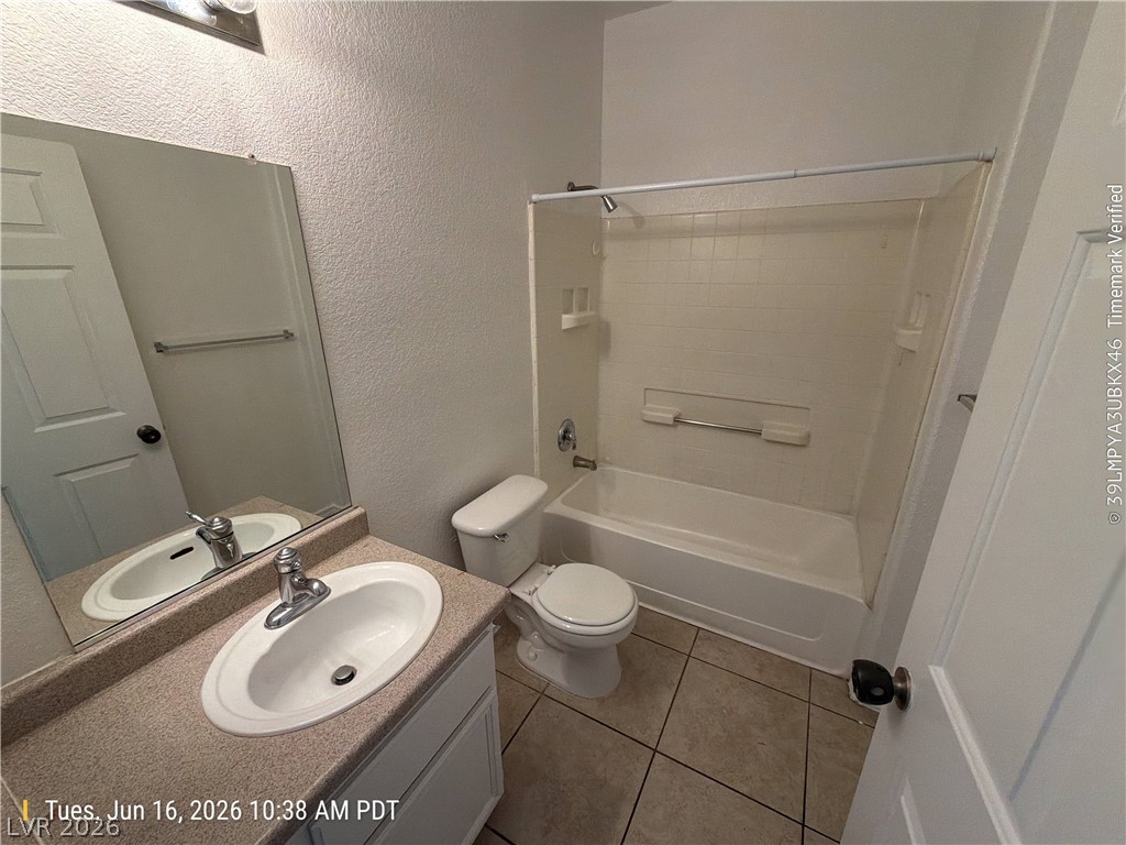 4730 East Craig Road, Unit 1124 Las Vegas, NV 89115 - Photo 12 of 22 A well-maintained bathroom with a spacious vanity, large mirror, and full tub/shower combination.