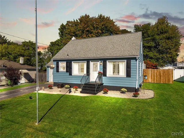 $241,000 | 112 Kendall Drive West, East Syracuse, NY 13057