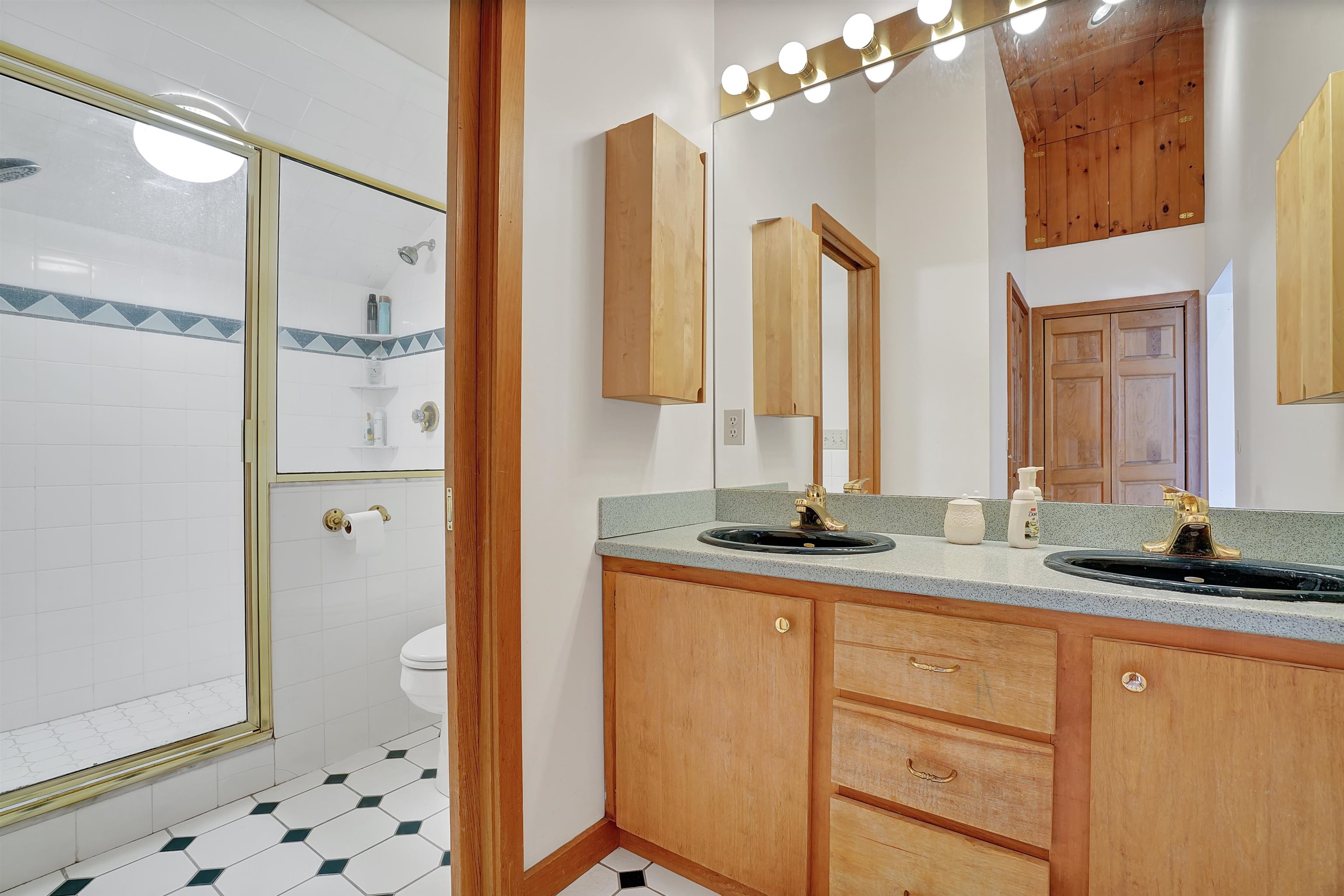 46 Fremont Road Chester, NH 03036 - Photo 17 of 37