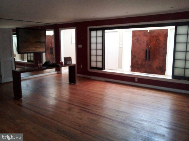 390 Arbor Road Lancaster, PA 17601 - Photo 3 of 23 Gallery Image 3