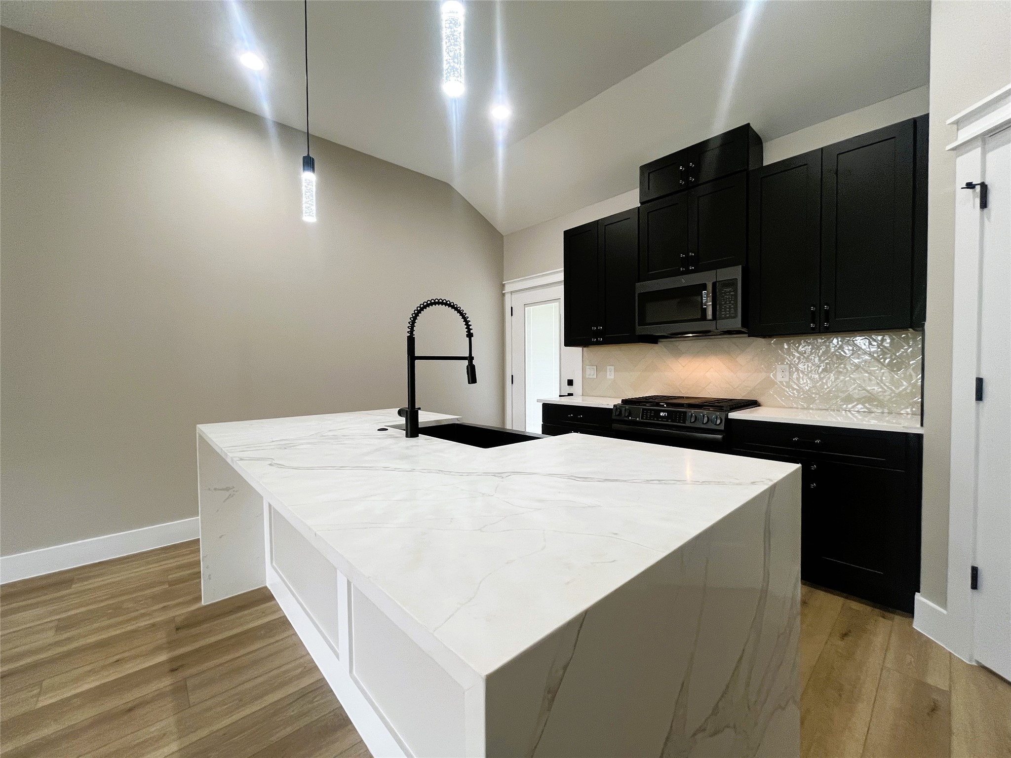 8914 Ivy Spring Lane Houston, TX 77088 - Photo 9 of 33 a kitchen with stainless steel appliances kitchen island a cabinets and wooden floor