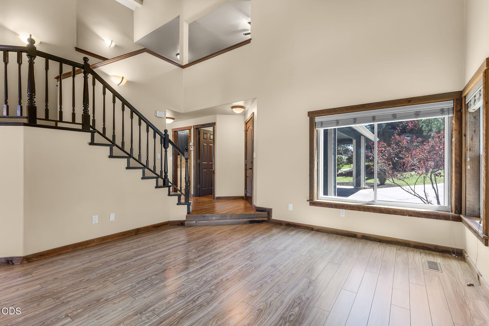 2486 Southwest Valleyview Drive Redmond, OR 97756 - Photo 20 of 55 a view of an empty room with wooden floor and a window