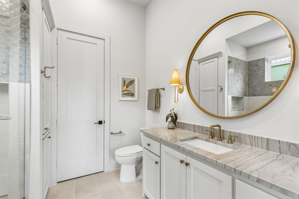 508 Copper Ridge Drive Richardson, TX 75080 - Photo 27 of 40 Downstairs guest ensuite bathroom