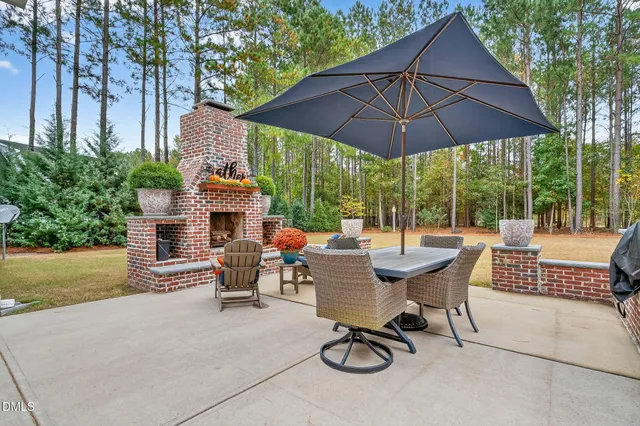 a view of a house with yard and sitting area