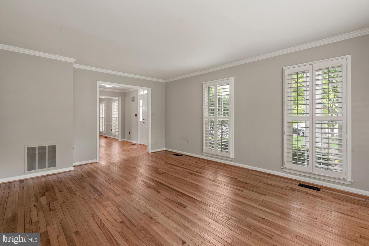 12124 Orchard View Road Gaithersburg, MD 20878 - Photo 6 of 51