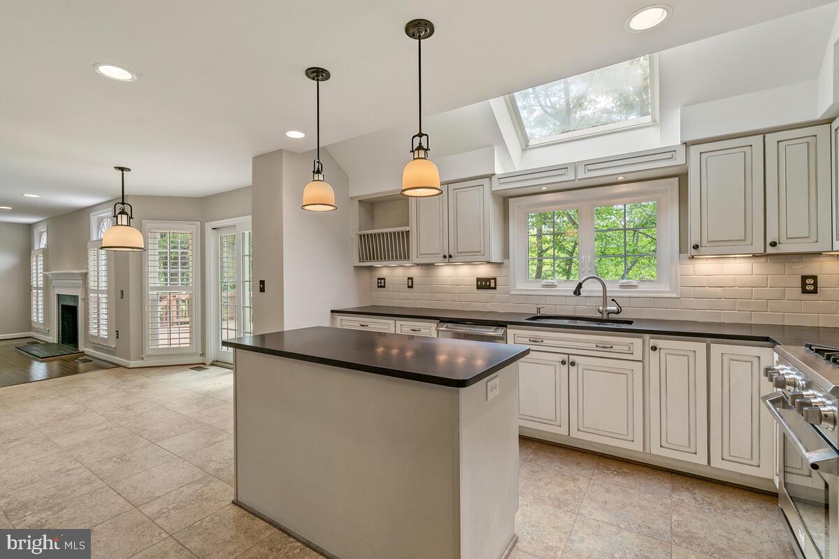 12124 Orchard View Road Gaithersburg, MD 20878 - Photo 10 of 51