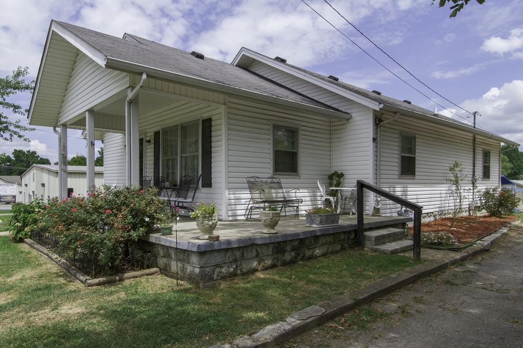 1708 South Main Street Springfield, TN 37172 - Photo 3 of 25 front view of house with a yard