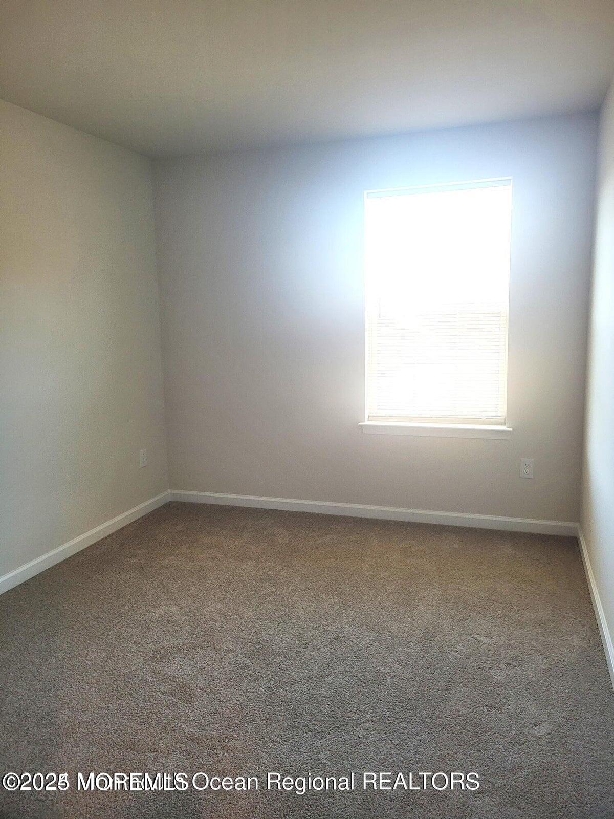 73 Nelsons Way Westampton, NJ 08060 - Photo 13 of 18 an empty room with a window