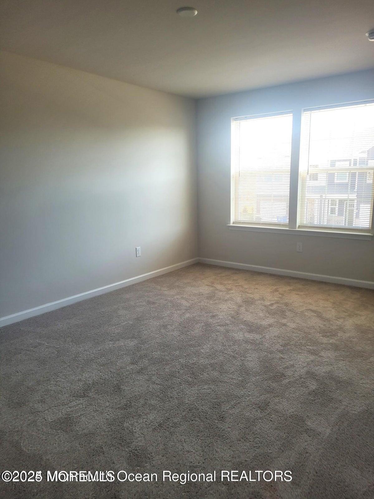 73 Nelsons Way Westampton, NJ 08060 - Photo 16 of 18 an empty room with a window