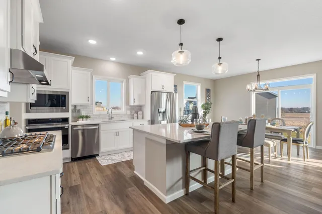 $589,900 | 904 Pine Vale Avenue, Somerset, WI 54025