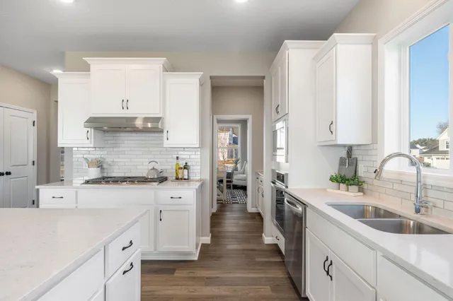 $589,900 | 904 Pine Vale Avenue, Somerset, WI 54025