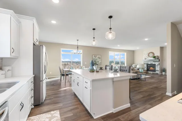 $589,900 | 904 Pine Vale Avenue, Somerset, WI 54025