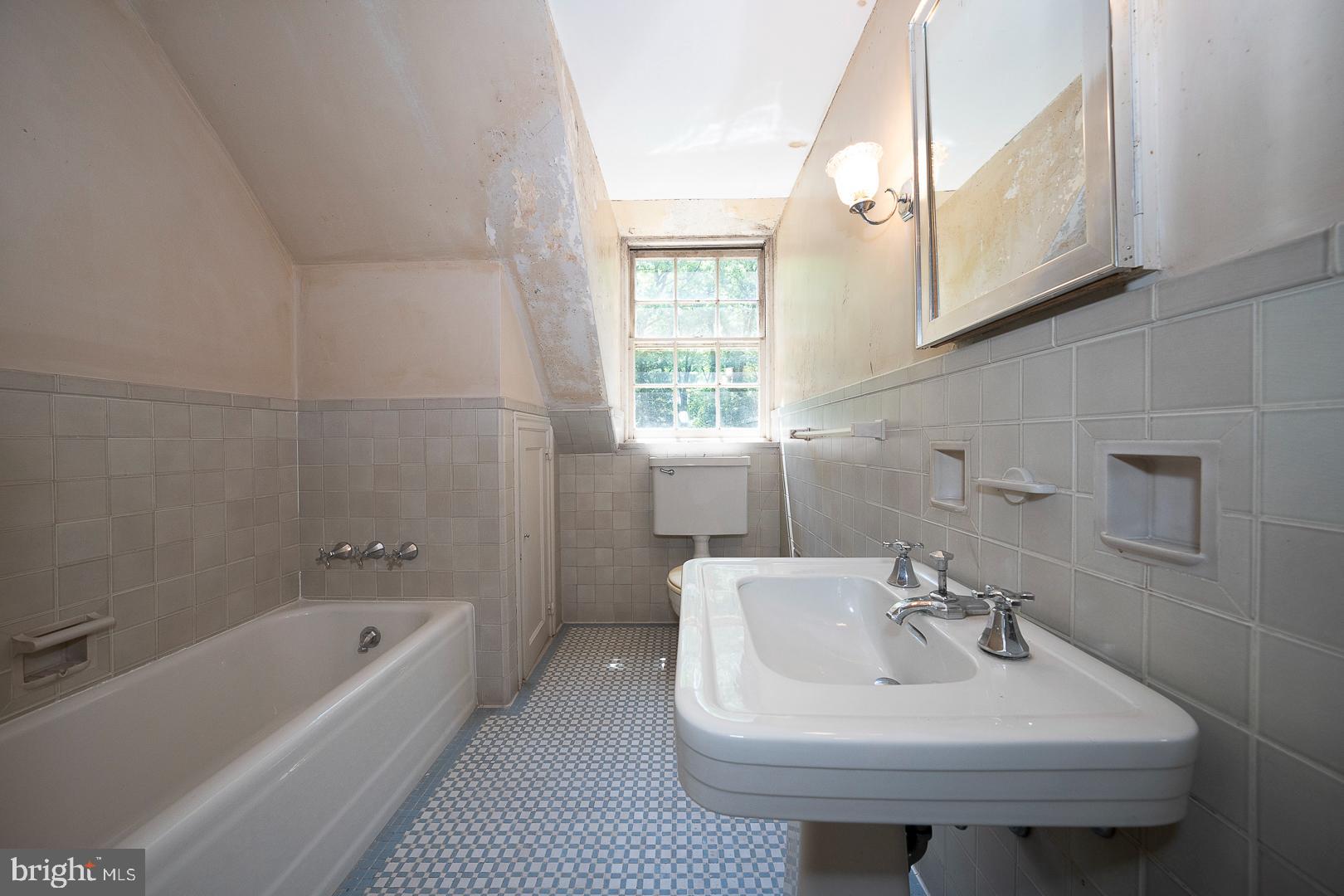 602 Old Eagle School Road Wayne, PA 19087 - Photo 84 of 100 Third floor full bath