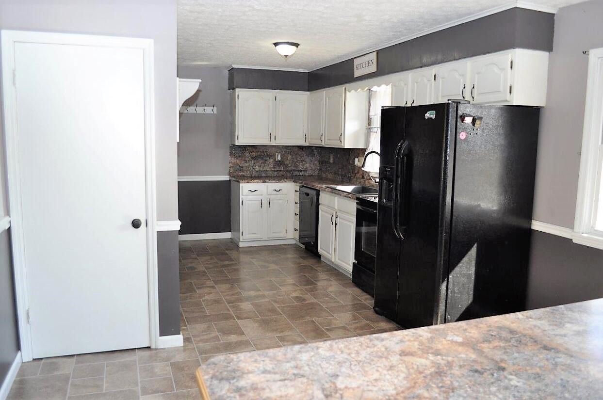 940 County Line Road Northeast Bremen, OH 43107 - Photo 9 of 53 Kitchen-940 County Line Road NE Bremen OH 43107