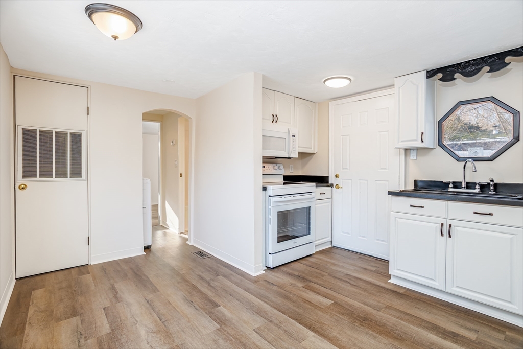 18 Maple Street, Unit 14 Pepperell, MA 01463 - Photo 6 of 27