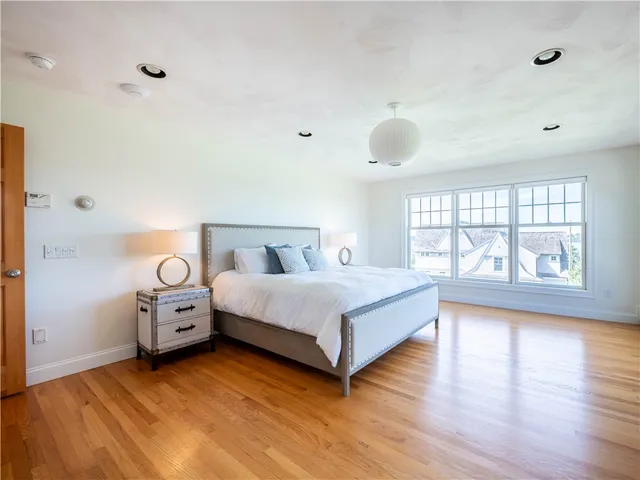 $6,000 | 573 Wolcott Avenue, Middletown, RI 02842