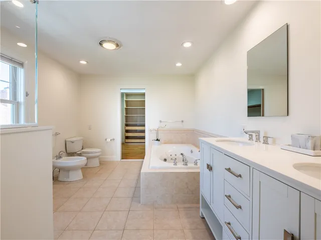 $6,000 | 573 Wolcott Avenue, Middletown, RI 02842