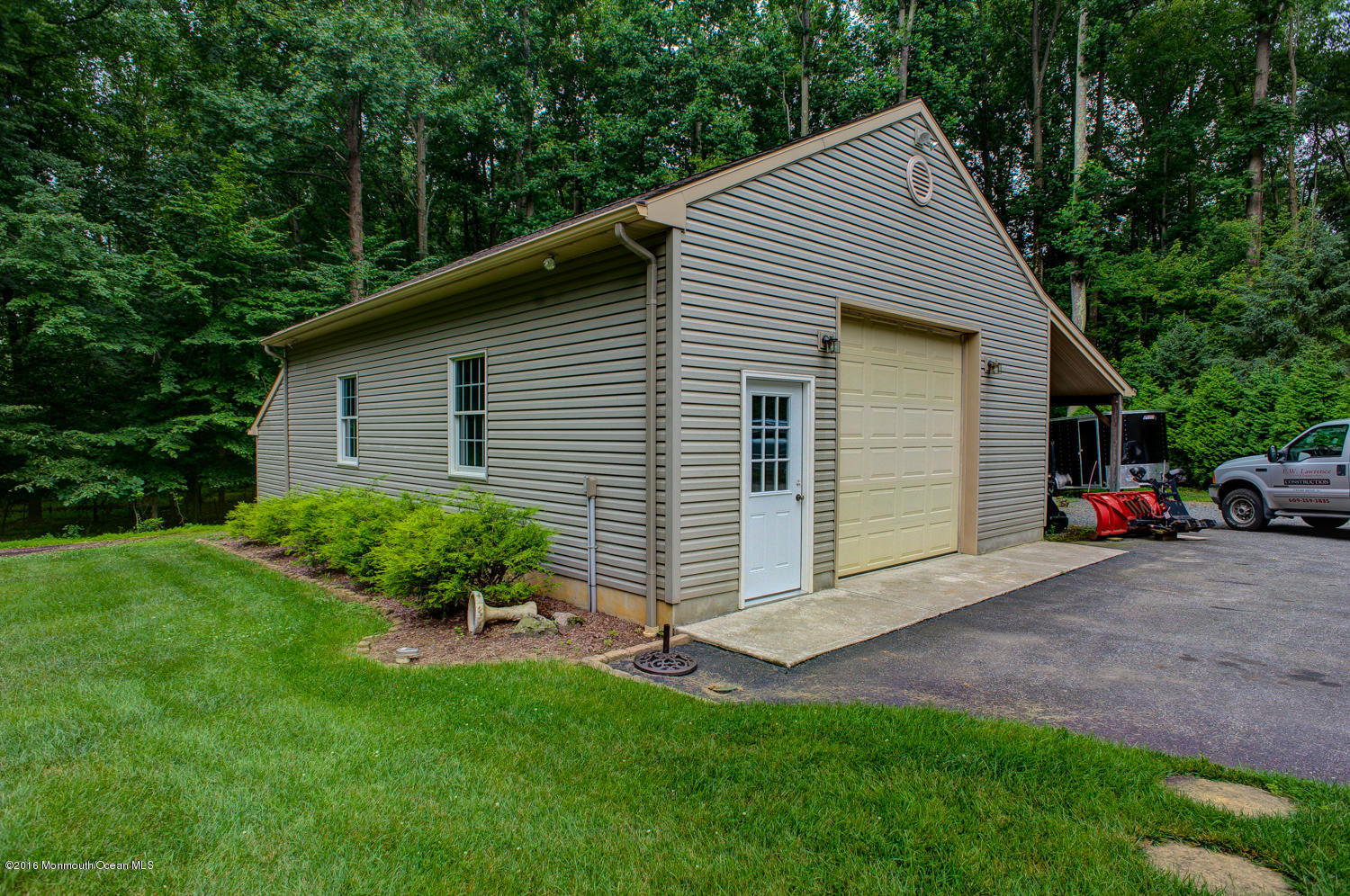 23 Rues Road Cream Ridge, NJ 08514 - Photo 44 of 45 a front view of house with yard and green space