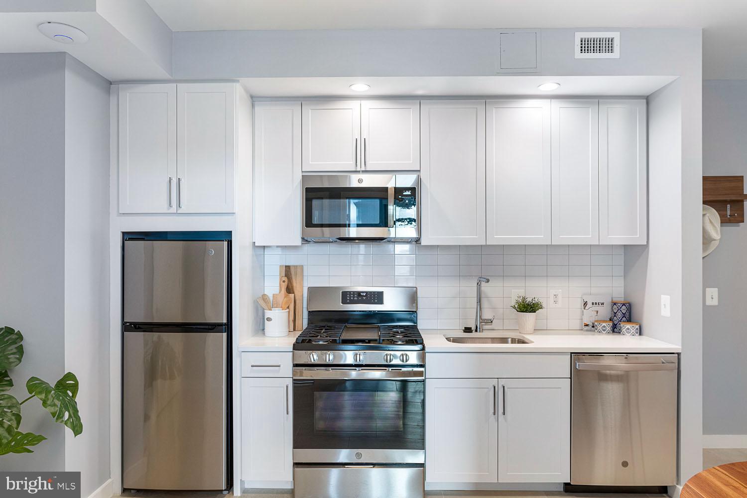400 Florida Avenue Northeast, Unit 209 Washington, DC 20002 - Photo 10 of 31 Kitchen