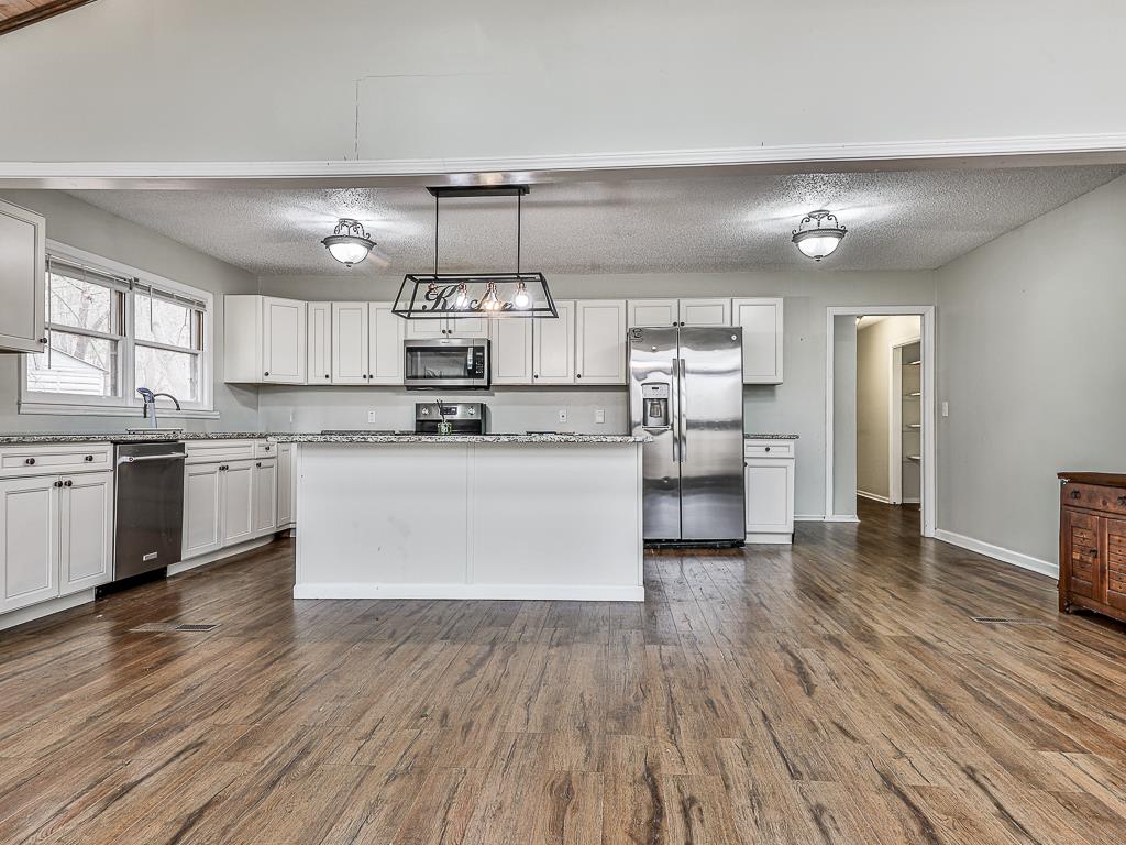 617 Crippled Oak Trail Jasper, GA 30143 - Photo 4 of 45 a kitchen with stainless steel appliances a refrigerator sink and cabinets