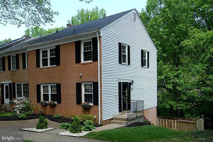 8390 Uxbridge Court Springfield, VA 22151 - Photo 1 of 29 Exterior (Front)