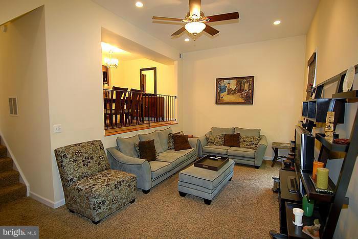 8390 Uxbridge Court Springfield, VA 22151 - Photo 2 of 29 Living Room