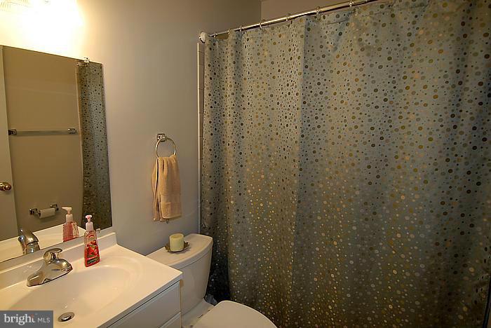 8390 Uxbridge Court Springfield, VA 22151 - Photo 15 of 29 Bath