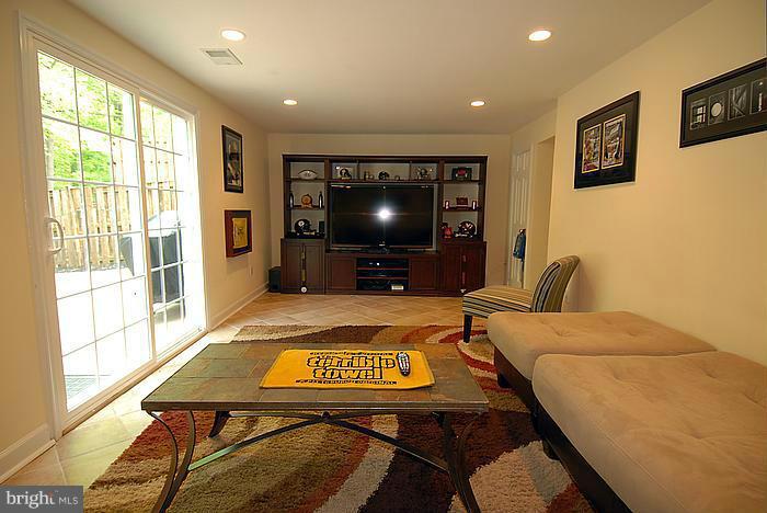 8390 Uxbridge Court Springfield, VA 22151 - Photo 18 of 29 Family Room