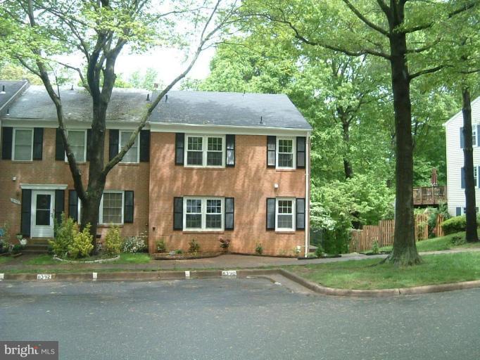 8390 Uxbridge Court Springfield, VA 22151 - Photo 21 of 29 Exterior (Front)