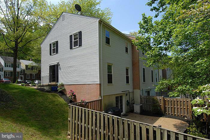 8390 Uxbridge Court Springfield, VA 22151 - Photo 22 of 29 Exterior (General)