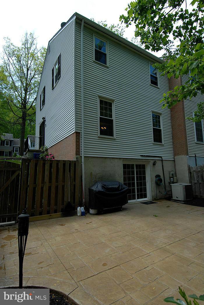 8390 Uxbridge Court Springfield, VA 22151 - Photo 23 of 29 Exterior (Rear)