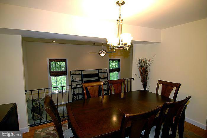 8390 Uxbridge Court Springfield, VA 22151 - Photo 4 of 29 Dining Room
