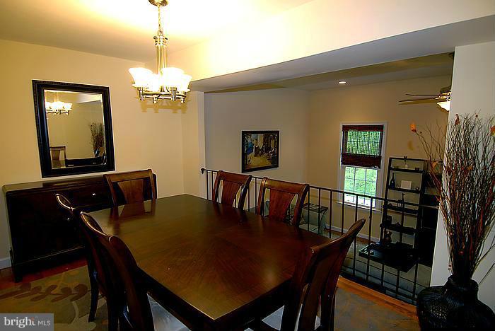 8390 Uxbridge Court Springfield, VA 22151 - Photo 5 of 29 Dining Room