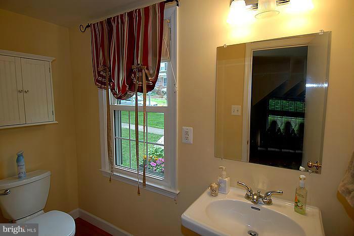 8390 Uxbridge Court Springfield, VA 22151 - Photo 6 of 29 Bath