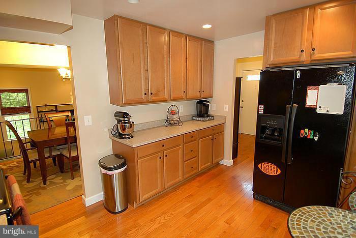 8390 Uxbridge Court Springfield, VA 22151 - Photo 9 of 29 Kitchen