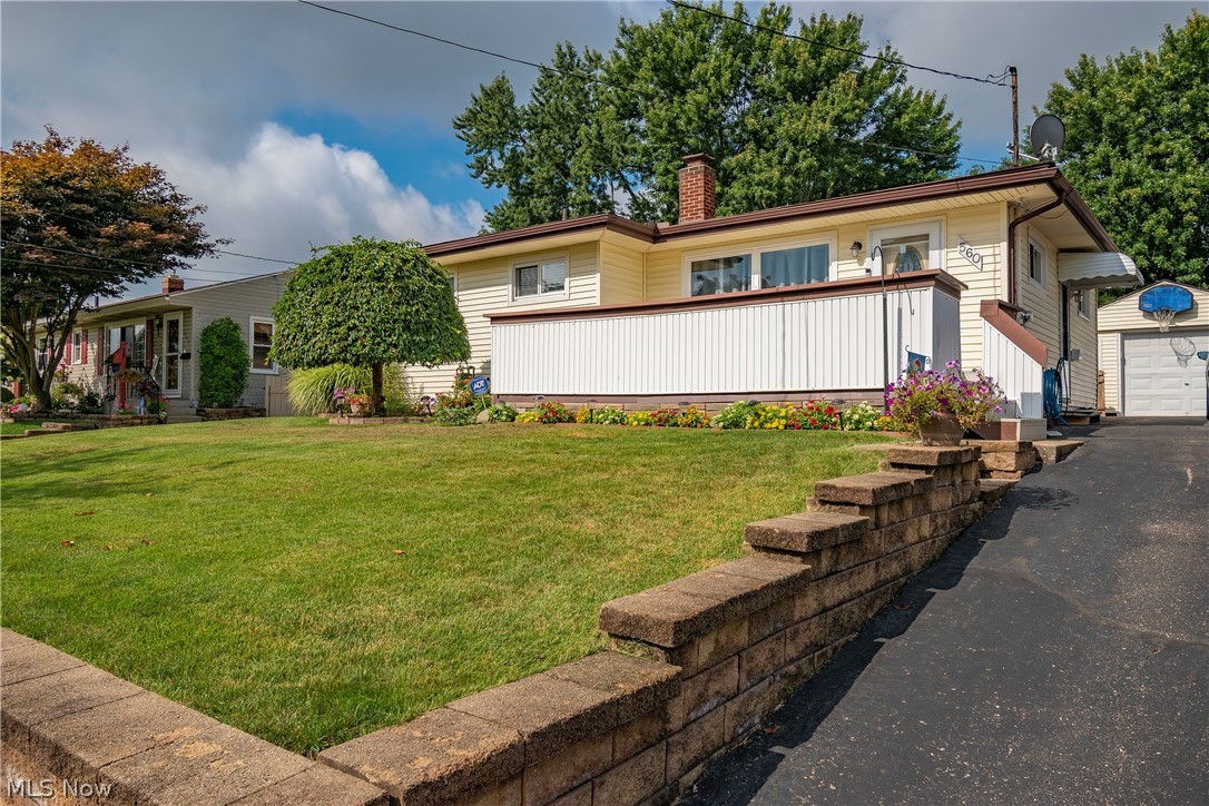 560 Stanley Road Akron, OH 44312 - Photo 2 of 31