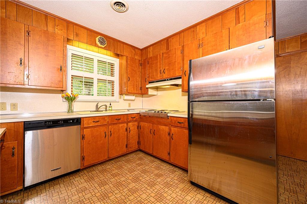 1366 Sheffield Road Mocksville, NC 27028 - Photo 14 of 32 Kitchen