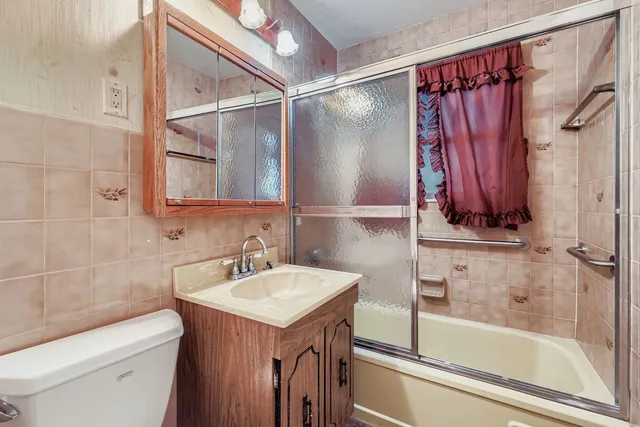 $309,900 | 2107 Kirchoff Road, Rolling Meadows, IL 60008