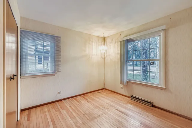 $309,900 | 2107 Kirchoff Road, Rolling Meadows, IL 60008