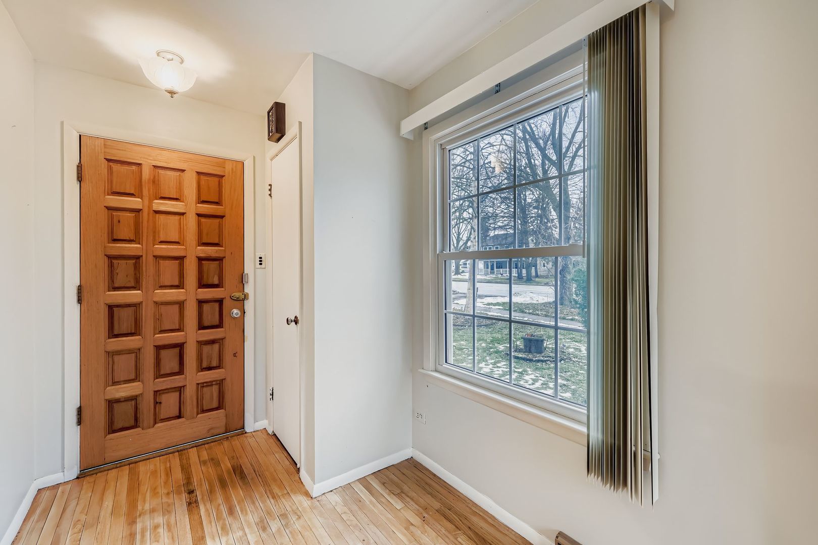 2107 Kirchoff Road Rolling Meadows, IL 60008 - Photo 2 of 28