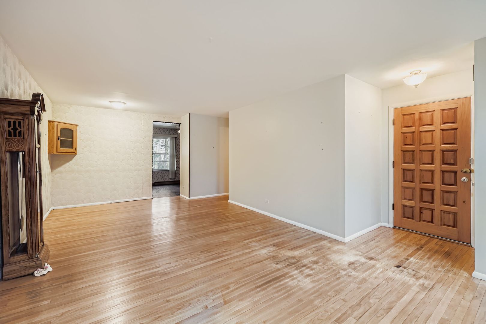 2107 Kirchoff Road Rolling Meadows, IL 60008 - Photo 4 of 28