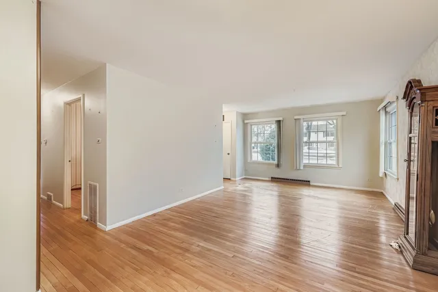 $309,900 | 2107 Kirchoff Road, Rolling Meadows, IL 60008