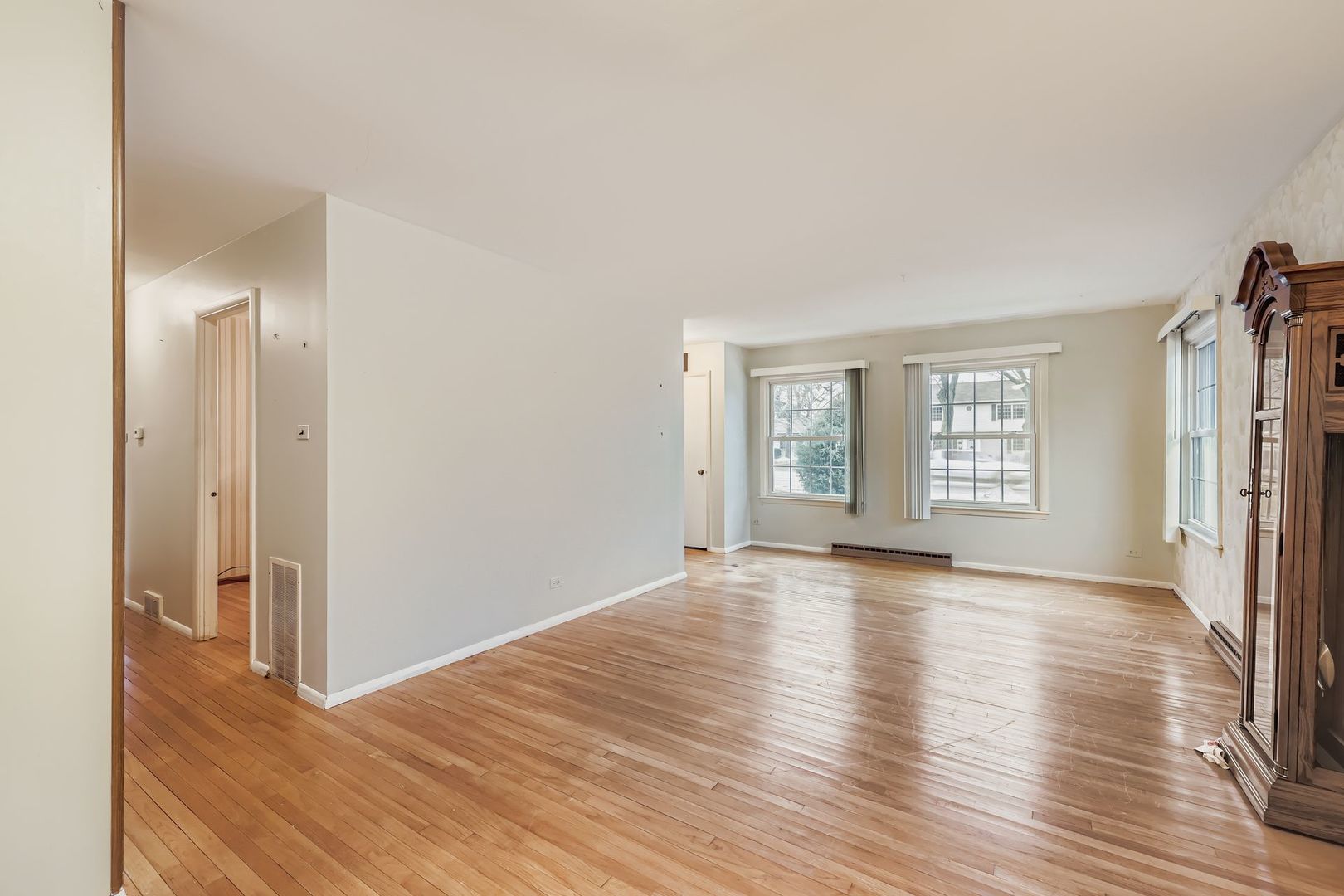 2107 Kirchoff Road Rolling Meadows, IL 60008 - Photo 5 of 28