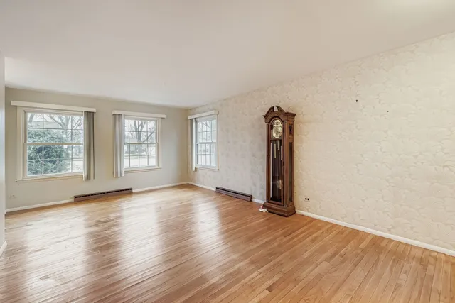 $309,900 | 2107 Kirchoff Road, Rolling Meadows, IL 60008