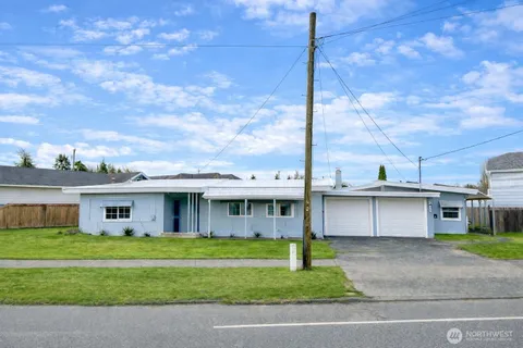 $340,000 | 244 Emerson Avenue, Hoquiam, WA 98550