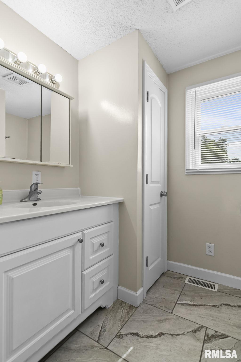 102 South State Street Chatham, IL 62629 - Photo 27 of 38