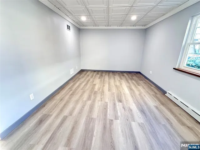 $1,900 | 85 Midland Avenue, Unit 1, Wallington, NJ 07057