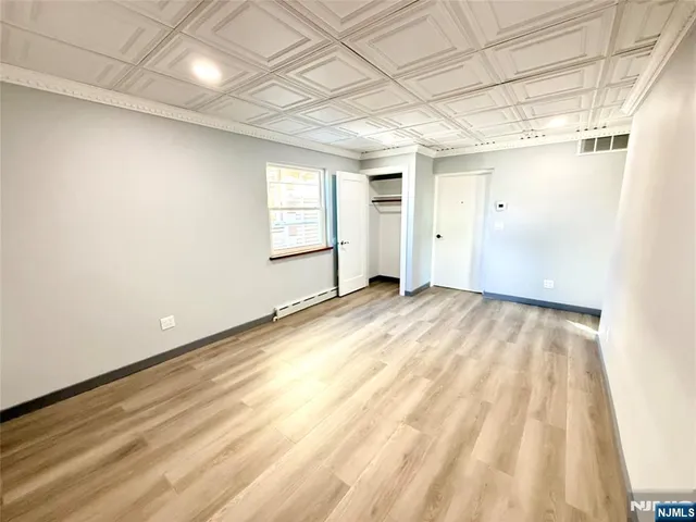 $1,900 | 85 Midland Avenue, Unit 1, Wallington, NJ 07057