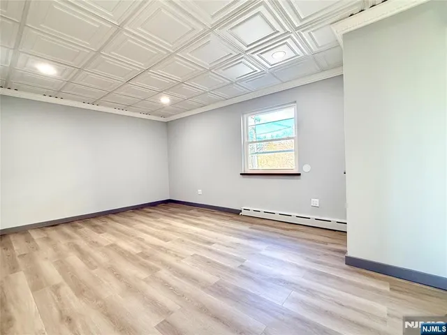 $1,900 | 85 Midland Avenue, Unit 1, Wallington, NJ 07057